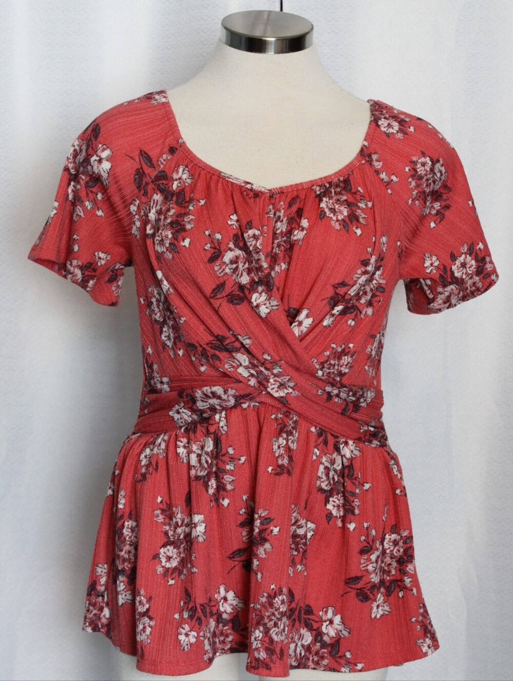 Maurices Coral Floral Criss Cross Wrap Front Top – XS